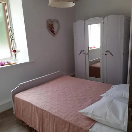 Aux Doux Refuges De La Muse Апартаменты Montjaux